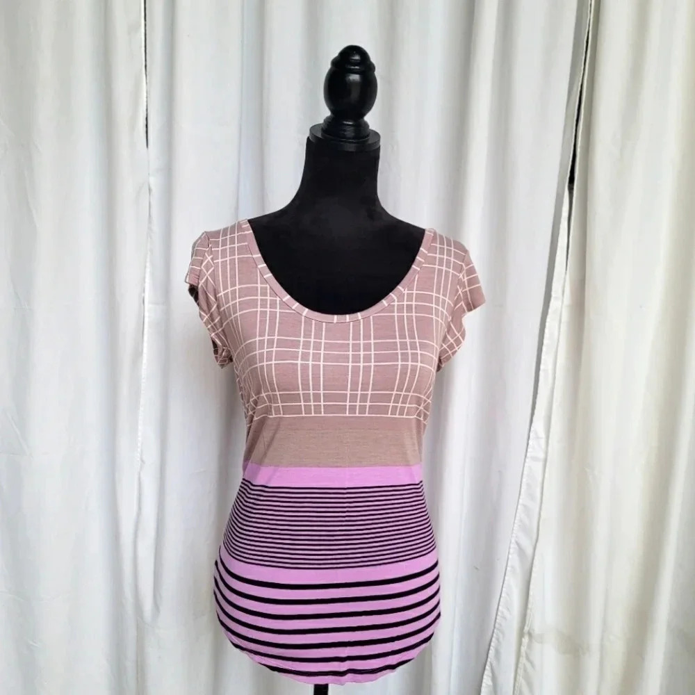 Fossil Women's Short Sleeve Tan Purple Design Knit Top Tee Striped Rayon S Small